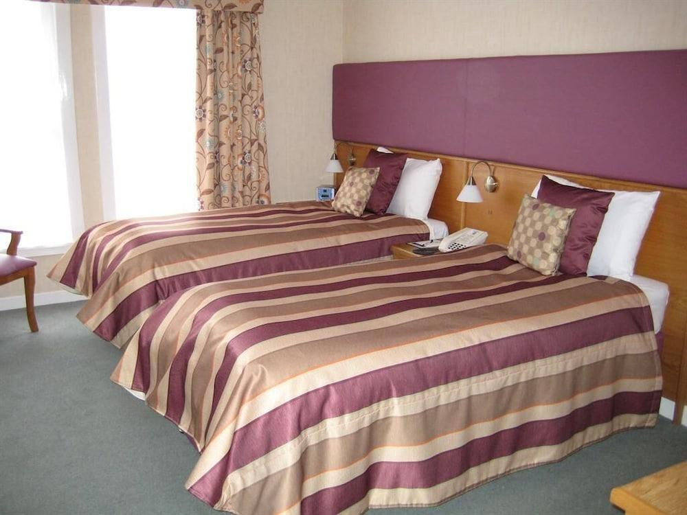 Uplawmoor 3*