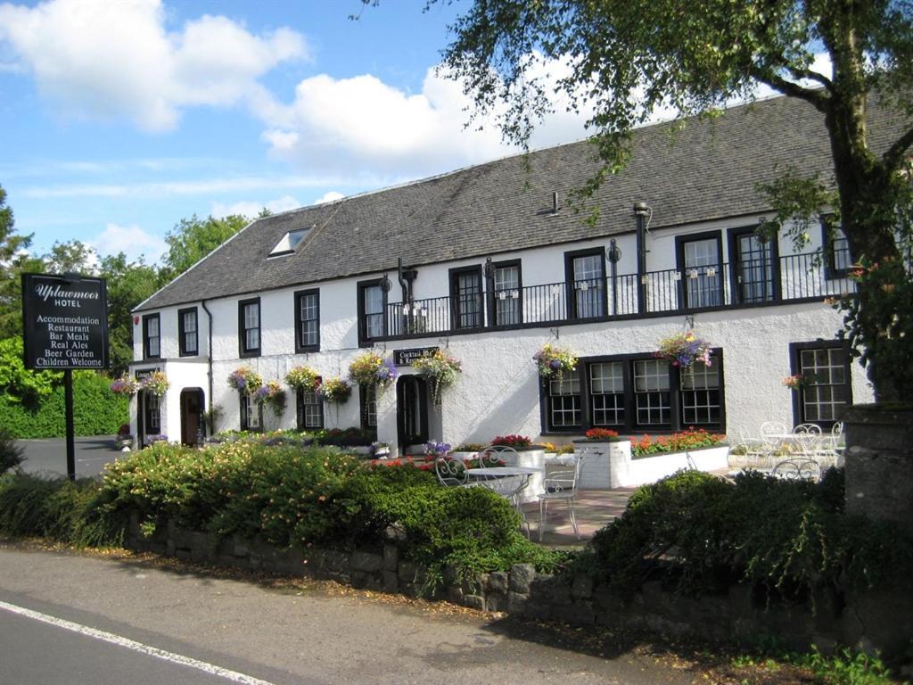 Uplawmoor 3*